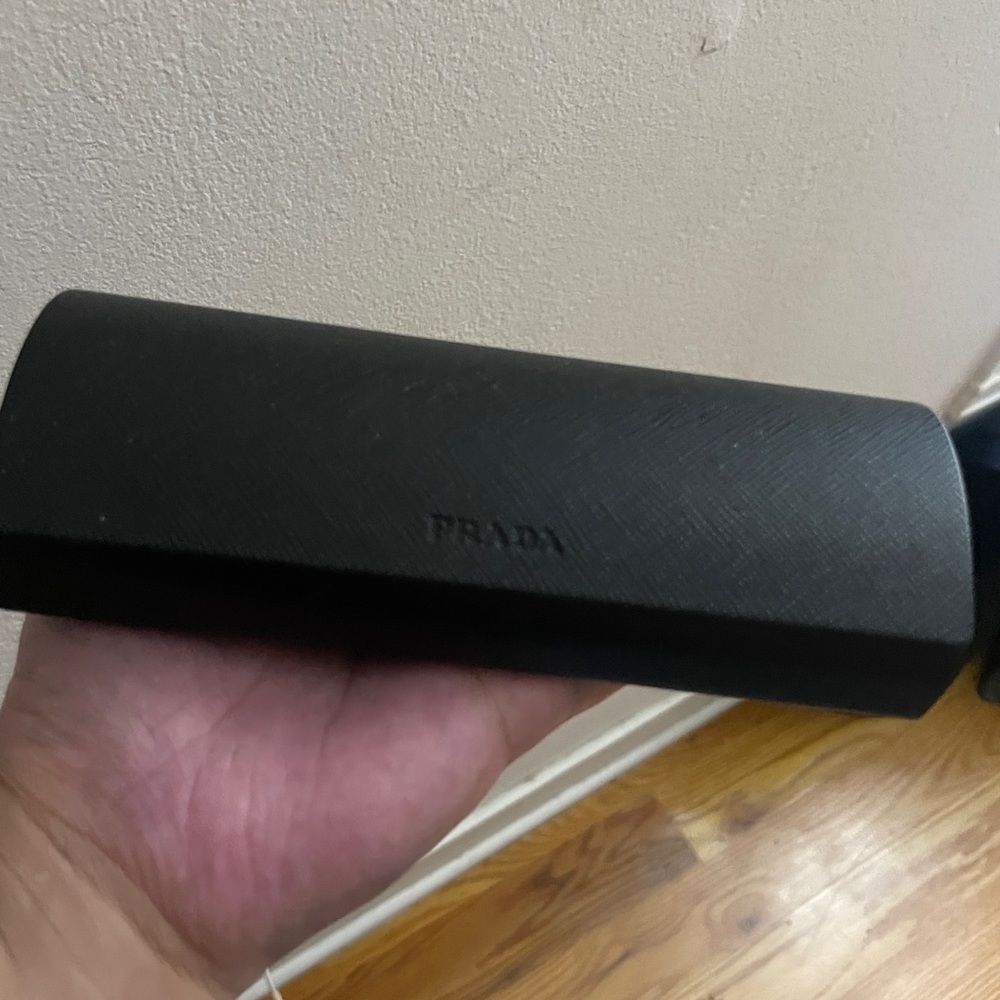 Prada sunglass case - Picture 2 of 2